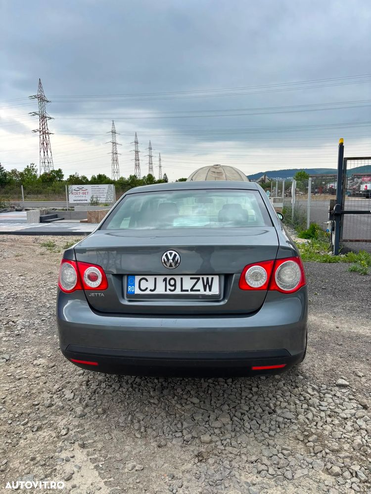 Volkswagen Jetta 1.6 Comfortline - 5