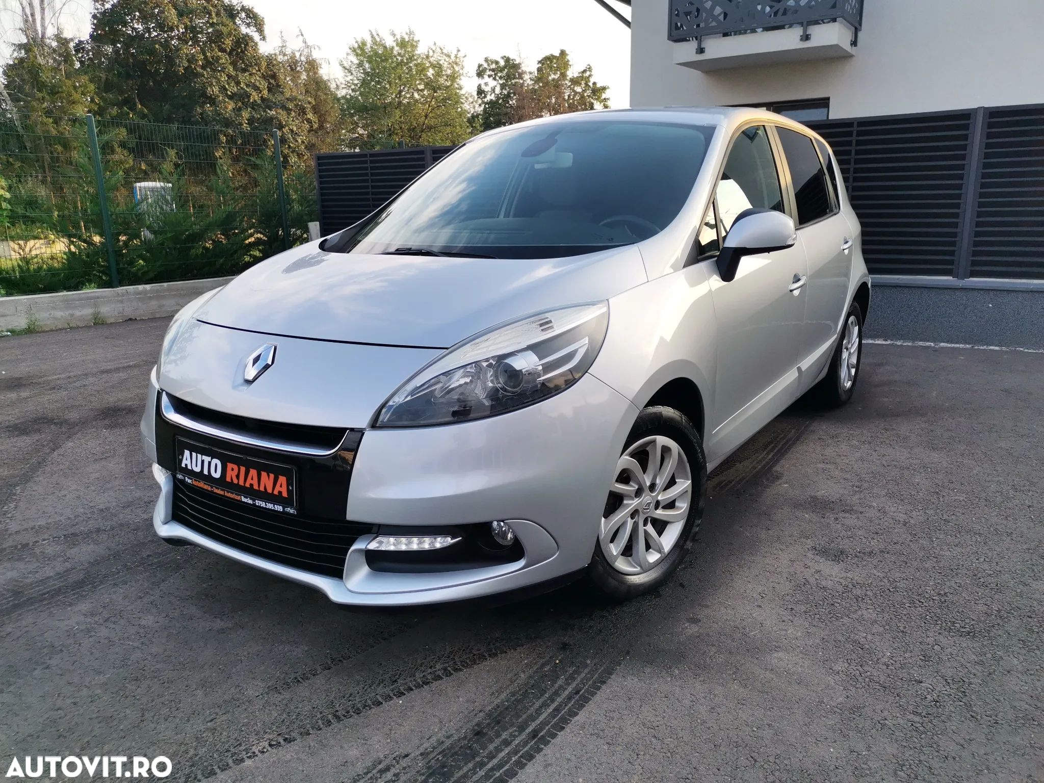 Renault Scenic - 1