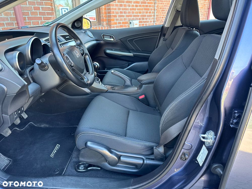Honda Civic 1.8 i-VTEC Executive Black Edition - 19