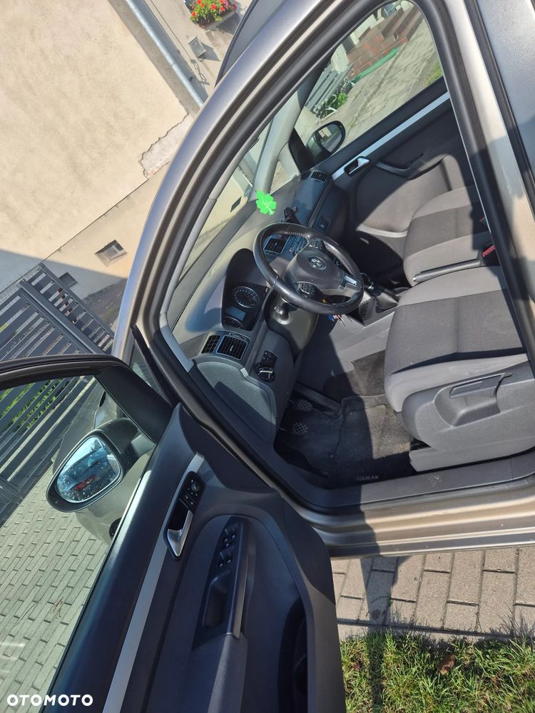 Volkswagen Touran - 12