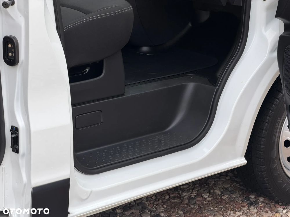 Renault TRAFIC VAN EXTRA Long, L2H1 MAXI, VAT-1, MOCNY SILNIK 2.0 dCi 145KM Euro6, ROZRZĄD NA ŁAŃCUCHU, DESIGN BUSINESS+ Radio ALPINE, REFLEKTORY RENAULT FULL LED PURE VISION+ PAKIET CHROM, MOBILNE BIURO, PARKTRONIKI, Furgon van z pełną zabudową paki 3m, Duża ładowność: 1124kg, Pojemność 6,7m3 - 34