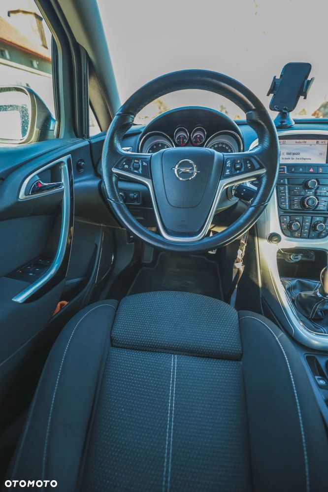 Opel Astra 1.6 T Cosmo - 16