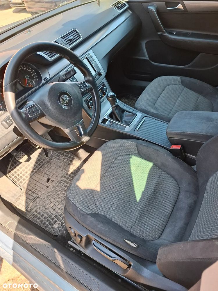Volkswagen Passat 2.0 TDI DPF Comfortline - 15