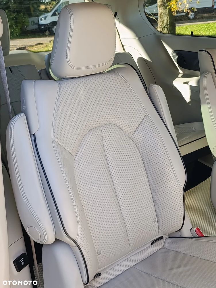 Chrysler Pacifica - 21
