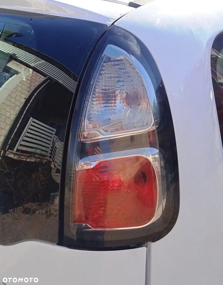 Na części Citroen C3 Picasso 1.4 VTI 2011 Benzyna lak. EWPB silnik 8FP skrzynia biegów zderzak przód tył maska błotnik lewy prawy klapa bagażnika lampa fotele alufelgi szyba - 11