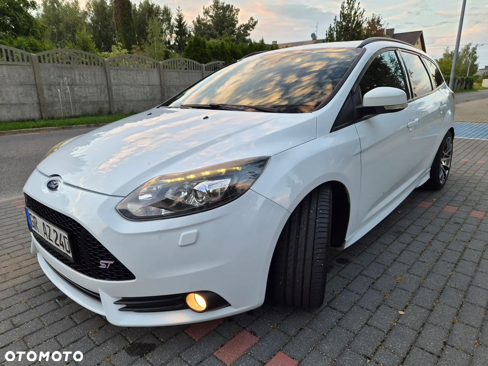 Ford Focus 2.0 EcoBoost ST mit Leder-Sport-Paket - 2