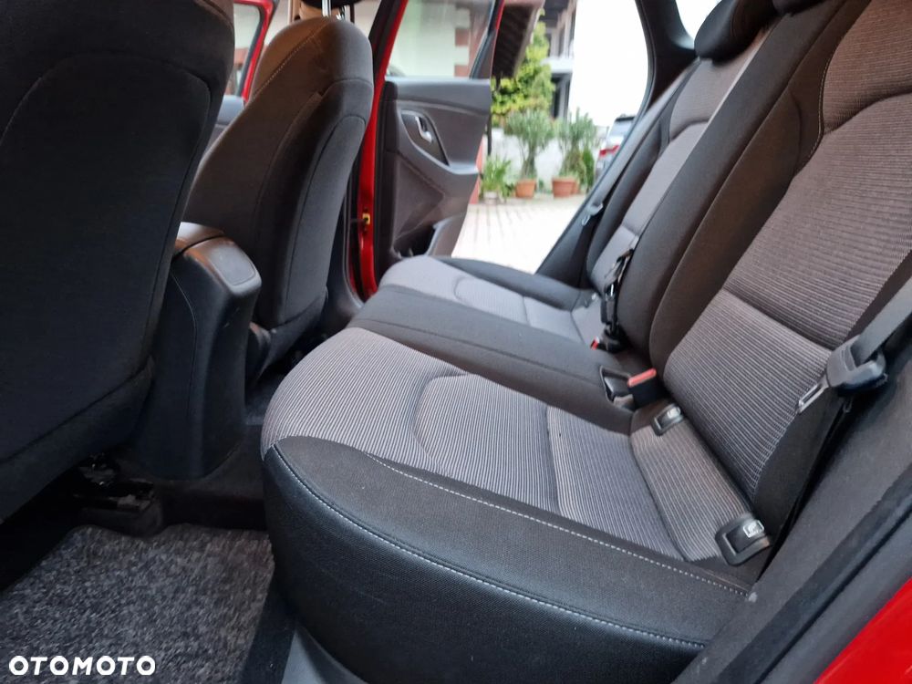 Hyundai i30 1.5 DPI Classic + - 16