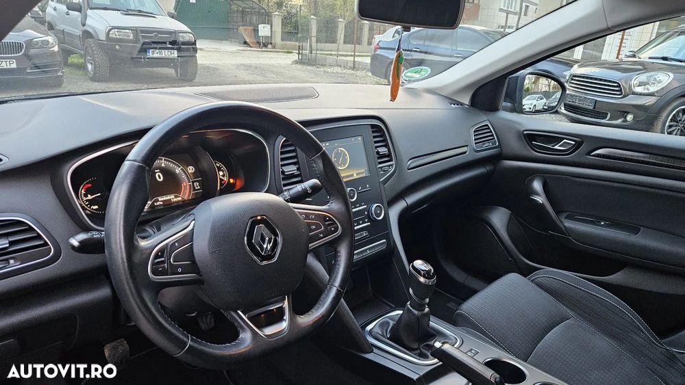 Renault Megane ENERGY TCe 115 Start & Stopp Paris Business - 13