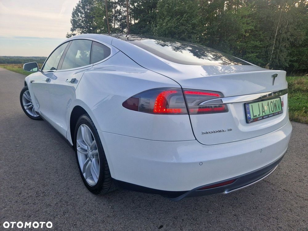 Tesla Model S - 5