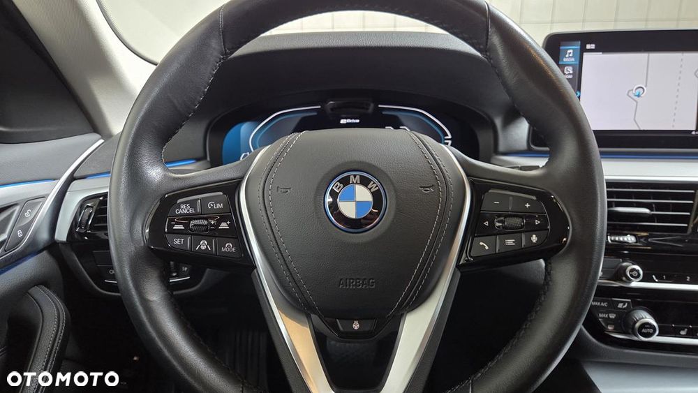 BMW Seria 5 530e xDrive M Sport sport - 15