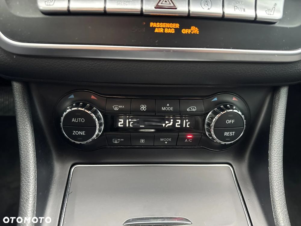 Mercedes-Benz GLA 200 7G-DCT Urban - 27