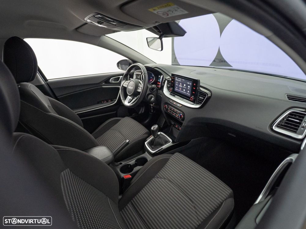 Kia Ceed SW 1.6 CRDi MHEV Dynamic - 32