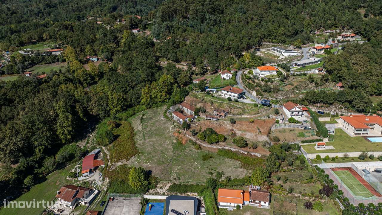 Quinta com Potencial em Cantelães, Vieira do Minho - Grande imagem: 4/43