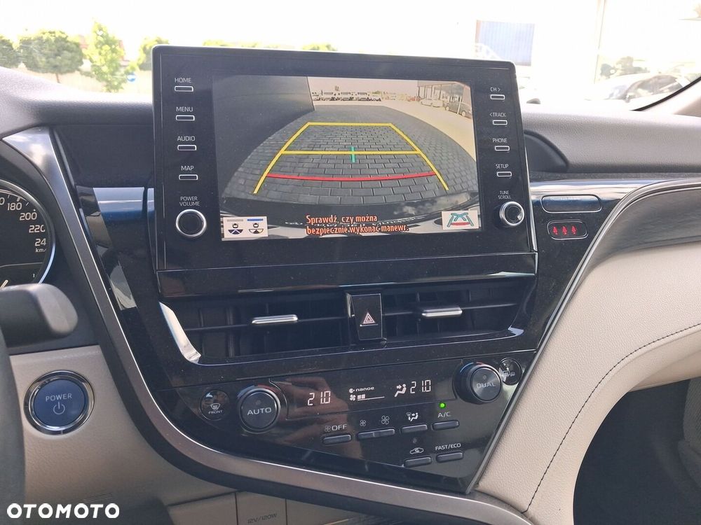 Toyota Camry 2.5 Hybrid Executive CVT - 26