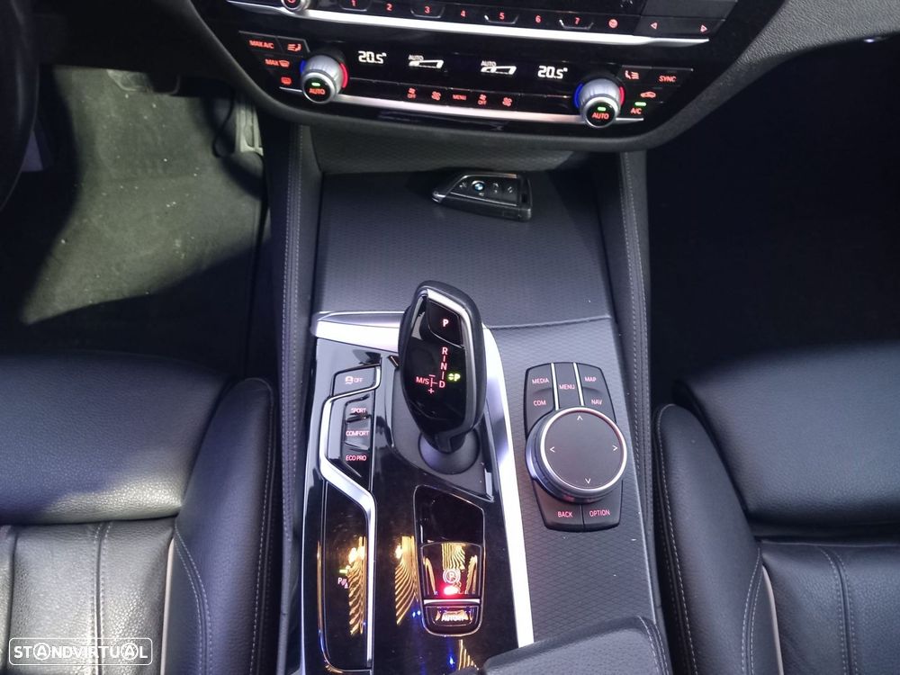 BMW 520 d Pack Desportivo M Auto - 19