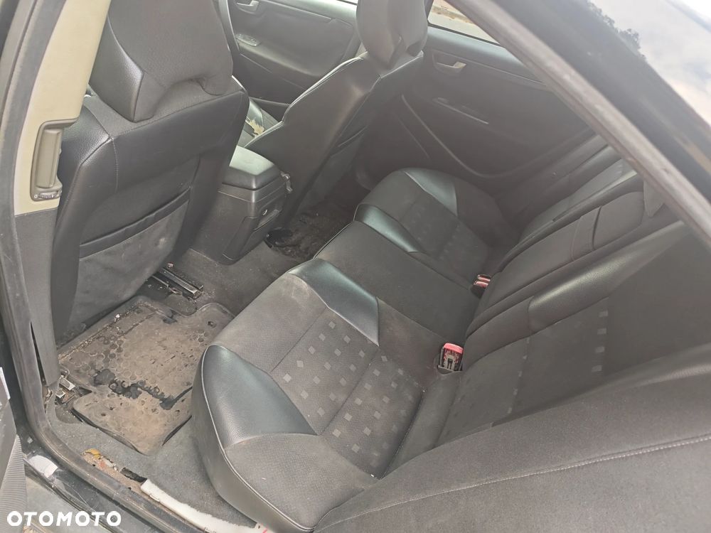 Volvo S60 2.4i - 8