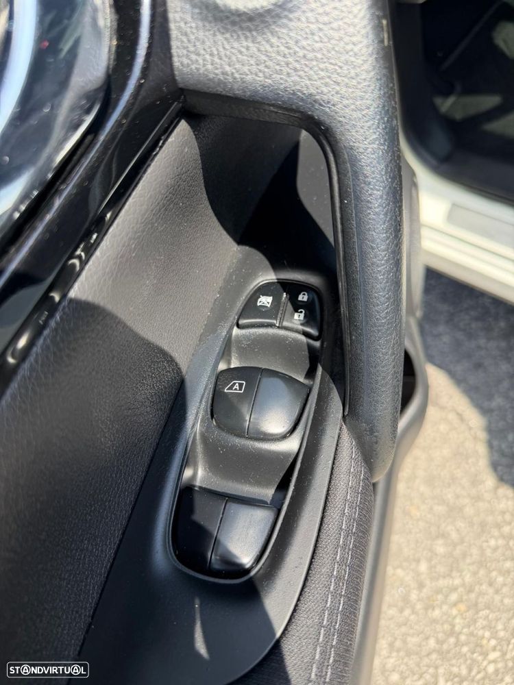 Nissan Qashqai 1.5 dCi N-Connecta 18 - 18