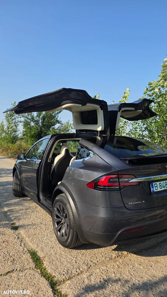 Tesla Model X - 20
