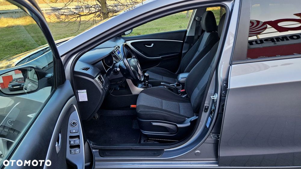 Hyundai i30 1.6 GDI BlueDrive Classic + - 26