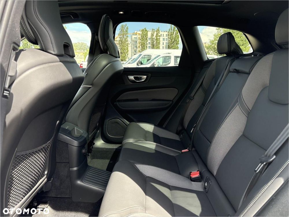 Volvo XC 60 T6 Plug-In Hybrid AWD Plus Dark - 16