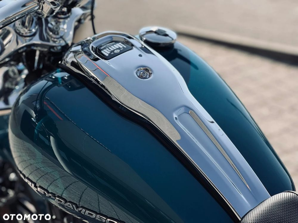Harley-Davidson Softail Breakout - 13