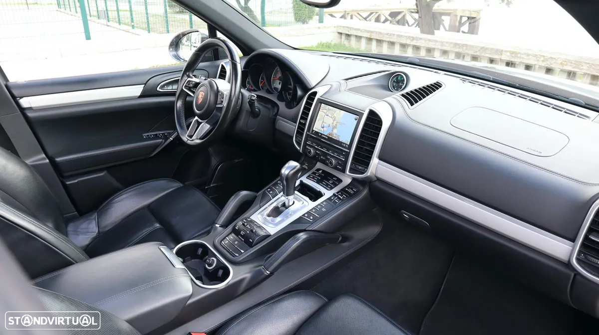 Porsche Cayenne S - 31