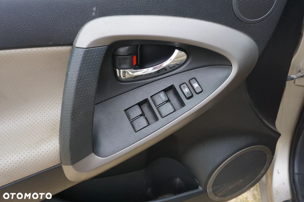 Toyota RAV4 2.2 D-4D Sol 180 - 18