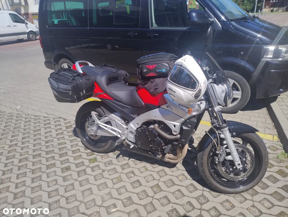 Suzuki GSR - 11