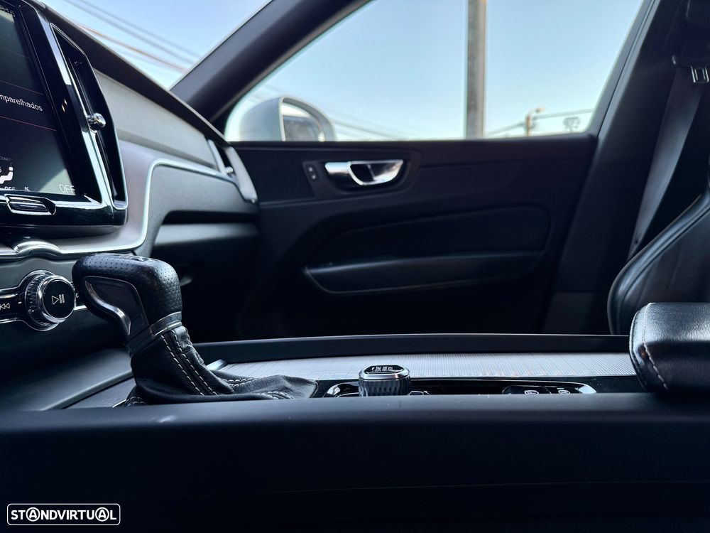 Volvo XC 60 2.0 D4 R-Design Geartronic - 37