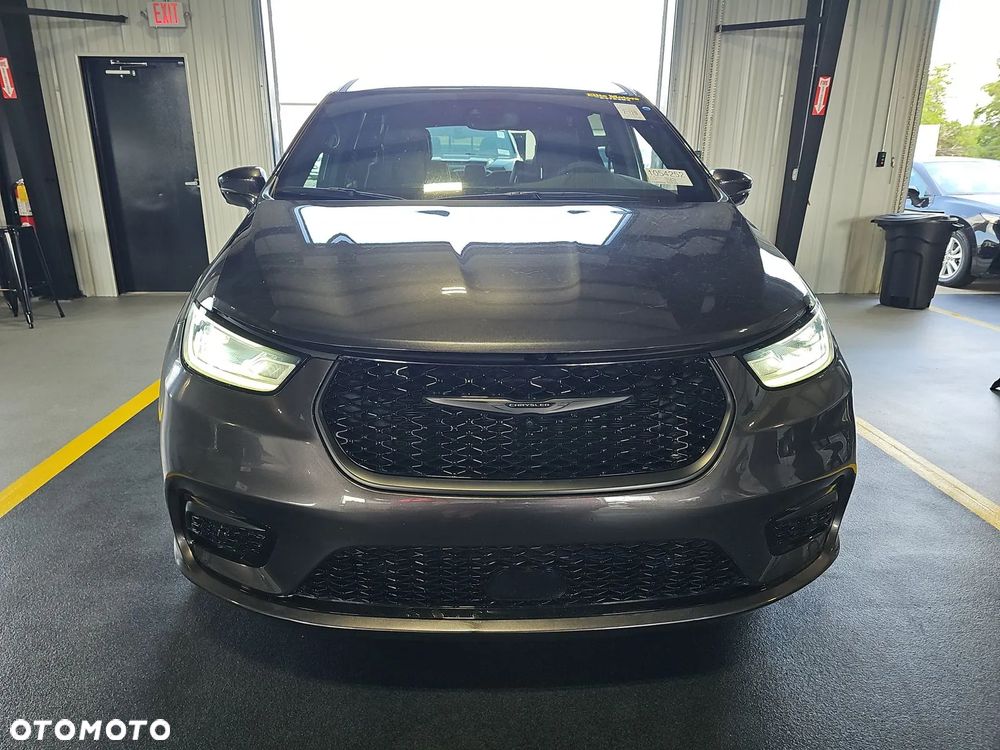 Chrysler Pacifica - 2