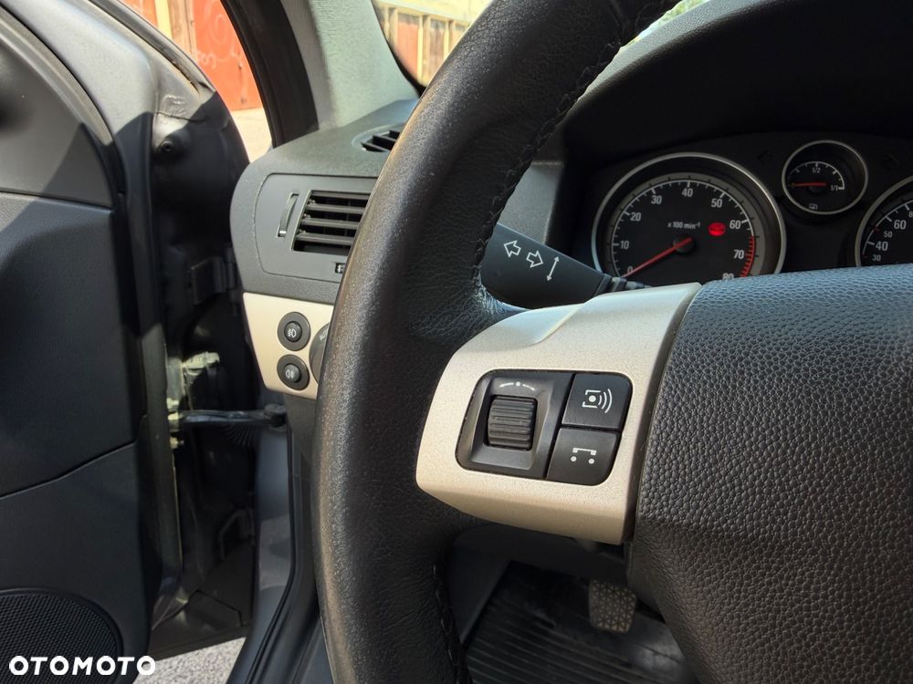 Opel Astra 1.6 NAVI - 11