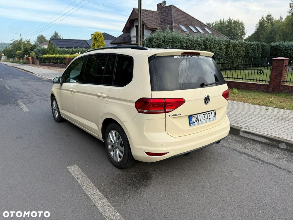 Volkswagen Touran - 4