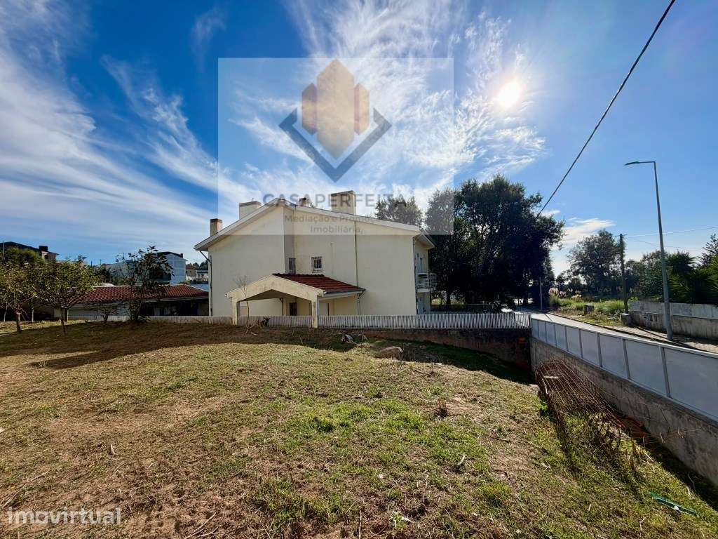 Terreno Para Construção de Moradia de 3 Frentes com Jardim - Rechou... - Grande imagem: 3/10