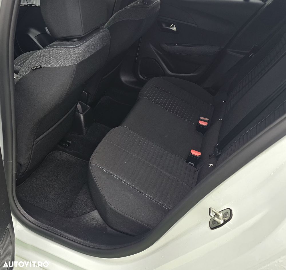 Peugeot 208 PureTech 100 EAT8 Active - 13