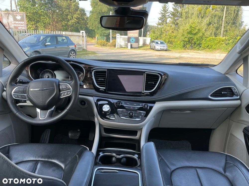 Chrysler Pacifica - 15