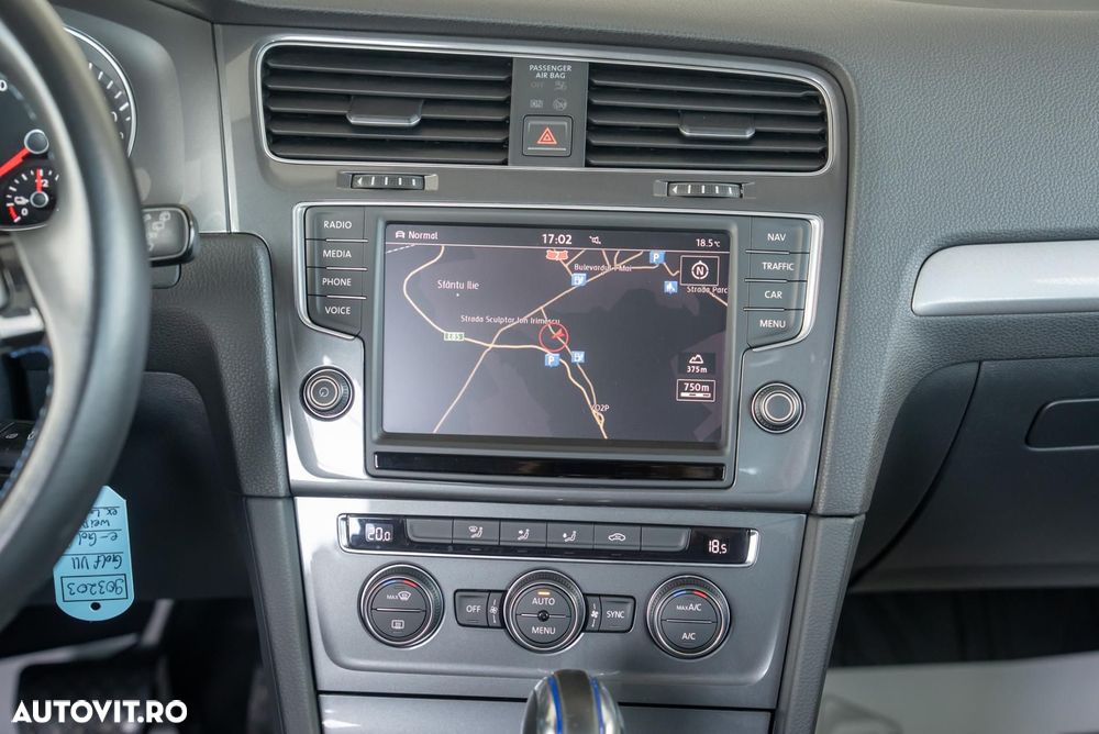 Volkswagen Golf - 18