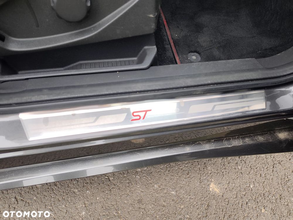 Ford Kuga 1.5 EcoBoost 2x4 ST-Line - 25