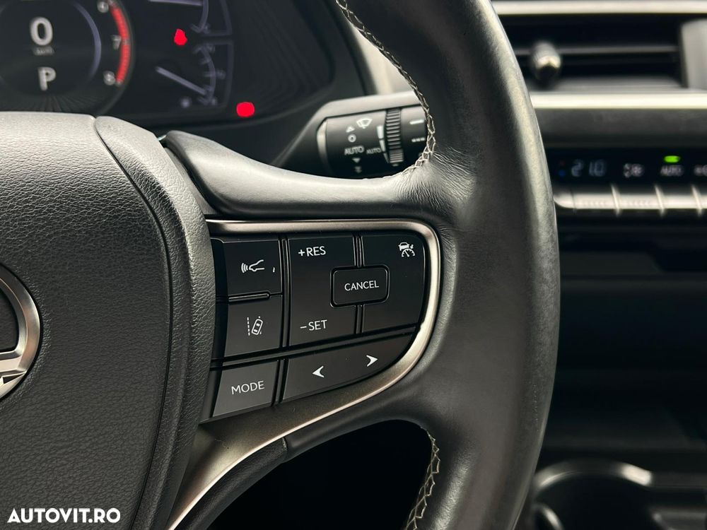 Lexus UX 250h Business Edition - 18