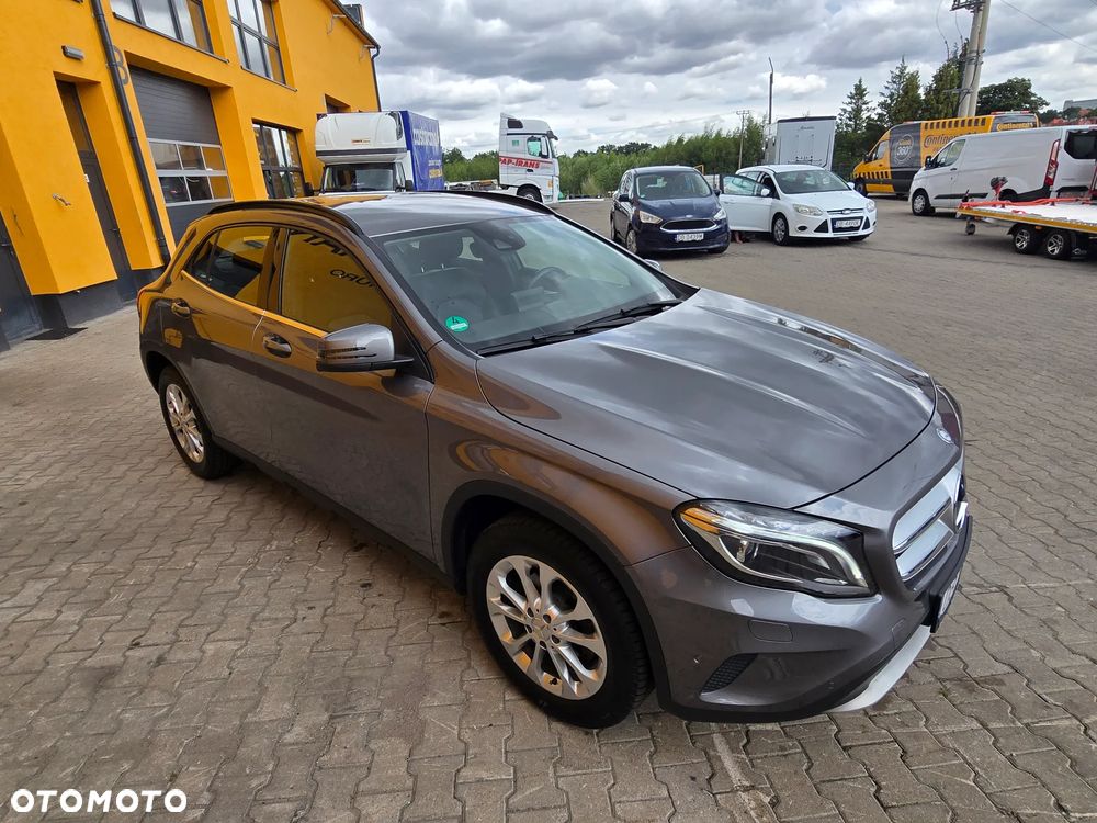 Mercedes-Benz GLA - 9