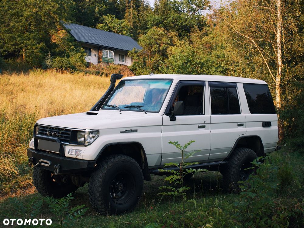 Toyota Land Cruiser - 2