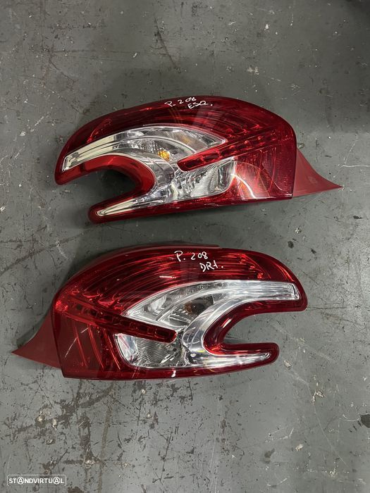 Farolim Peugeot 208 esquerdo e direito - 1