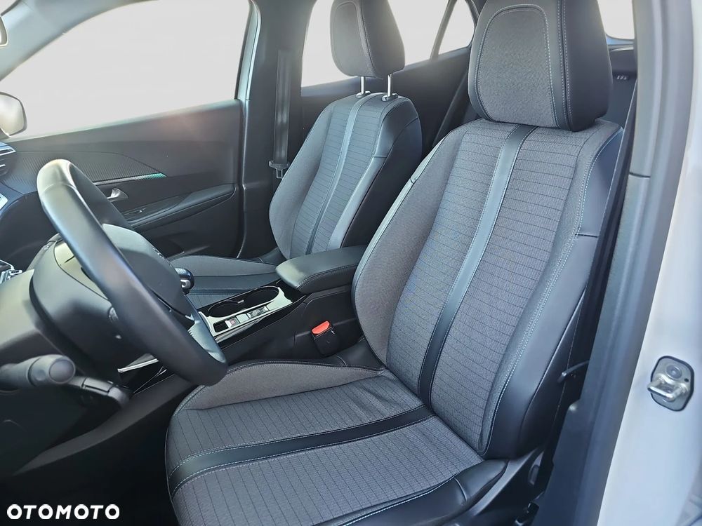 Peugeot 2008 1.2 PureTech Allure Pack S&S - 17