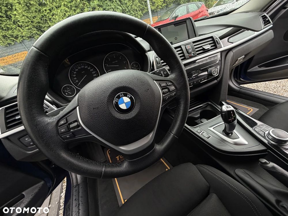 BMW Seria 3 320d Sport Line - 28