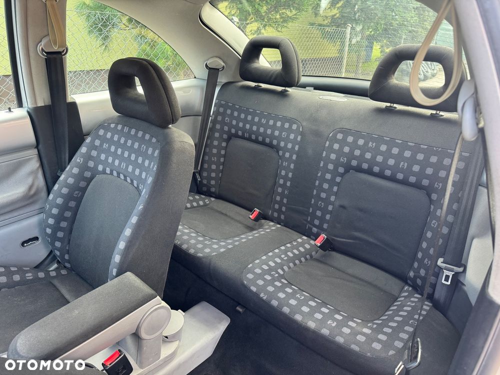 Volkswagen New Beetle - 8