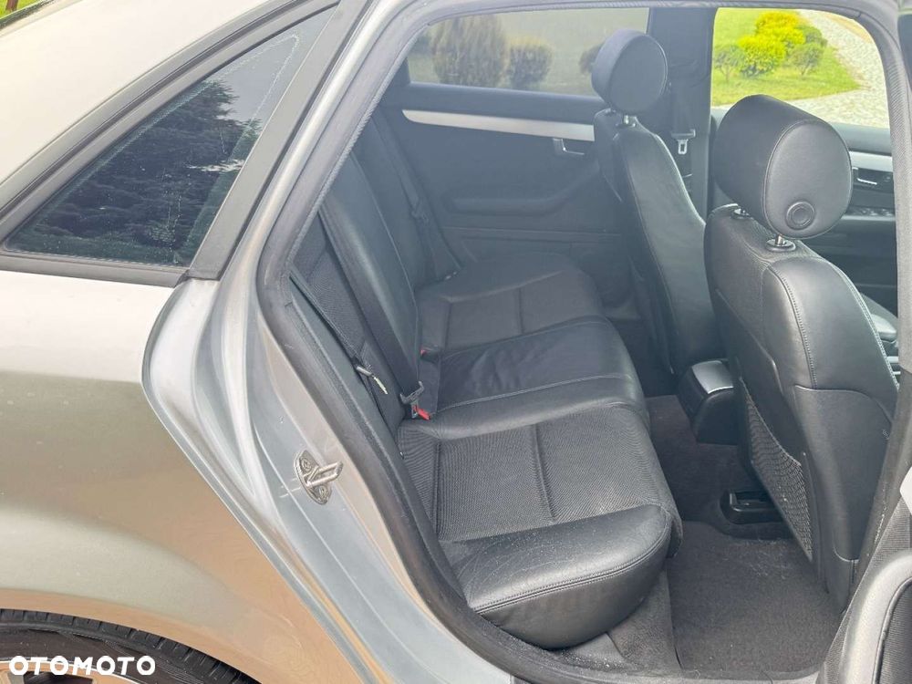 Audi A4 Limousine - 12