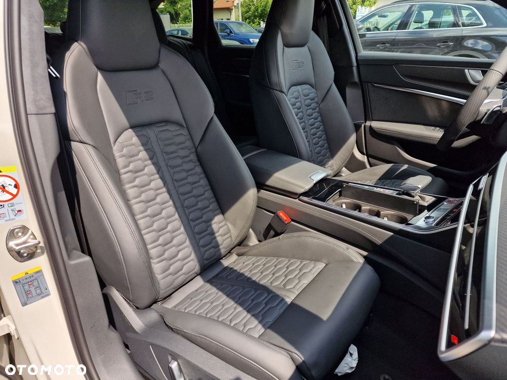 Audi RS6 Avant - 16