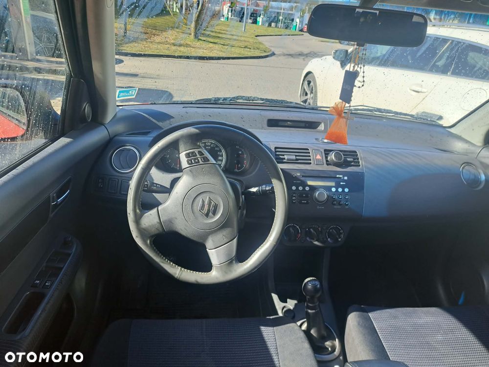 Suzuki Swift - 3