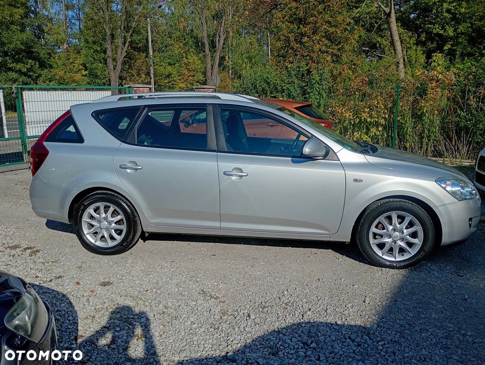 Kia Ceed - 16