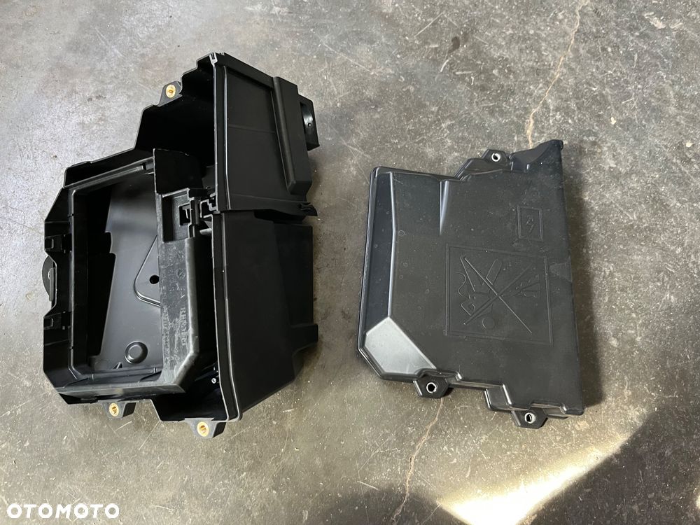 Obudowa skrzynka bezpieczników kompletna Dacia Duster III 2025R - 1