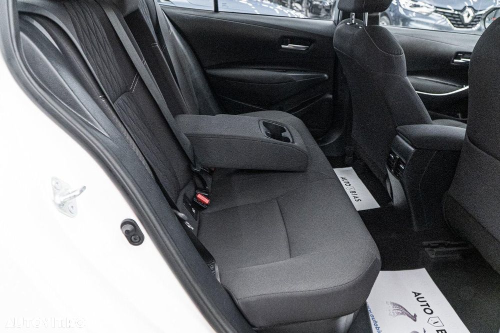 Toyota Corolla 1.8 HSD Dynamic - 8